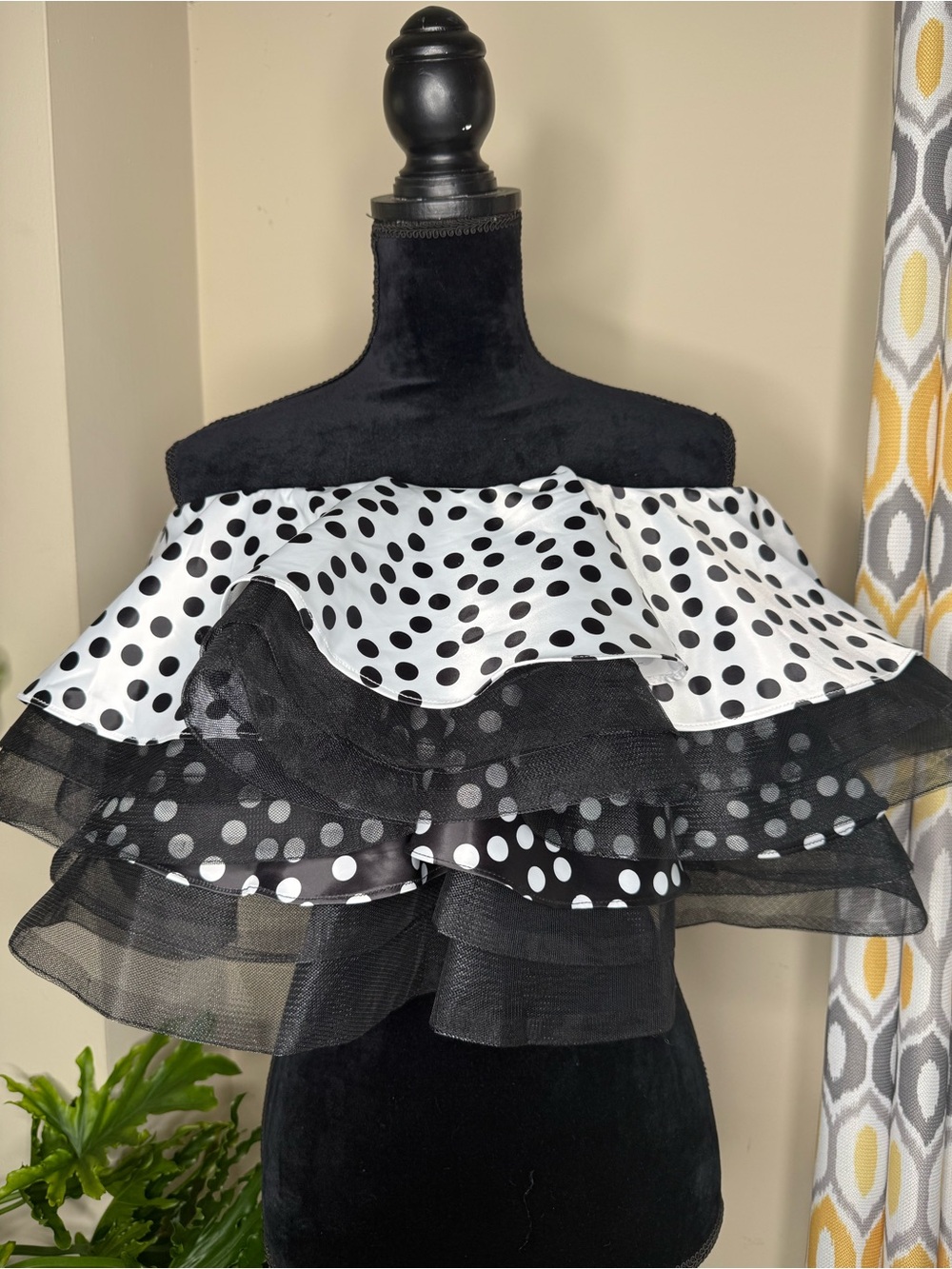 New AKIRA SOPHIE SATIN RUFFLE TUBE BLOUSE SIZE Large